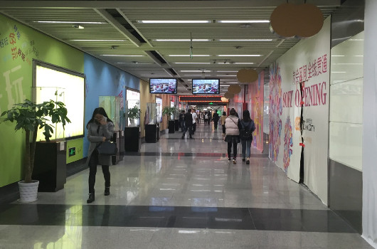 地铁传媒投放液晶楼宇广告机的传媒优势主要体现在哪里？