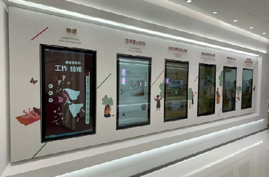 楼宇应用49寸液晶广告机壁挂式跟立式使用安装怎么选