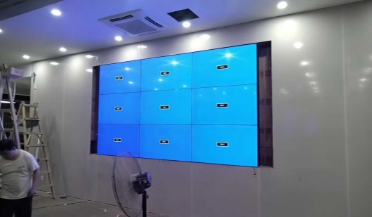 众裕液晶拼接屏案例：3×3布局点亮智慧场景，参数优势赋能行业应用