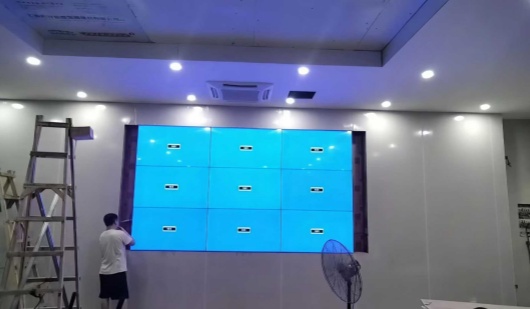 众裕液晶拼接屏案例：3×3布局点亮智慧场景，参数优势赋能行业应用
